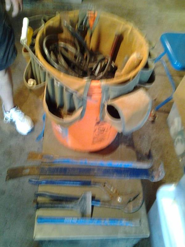 lot 115 image: Pry Bar, Nail Pullers, Bucket OrganizerTools