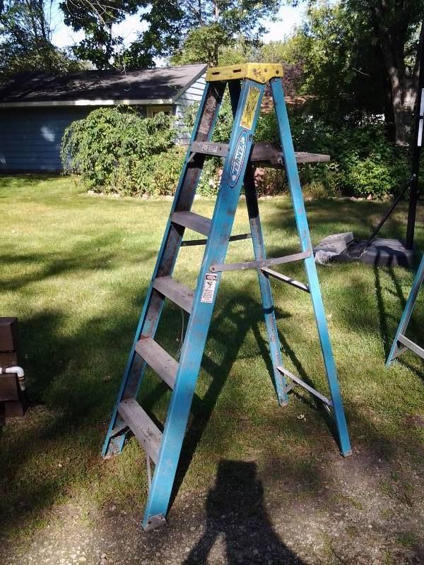 lot 120 image: Werner 6 Ft Aluminum Ladder
