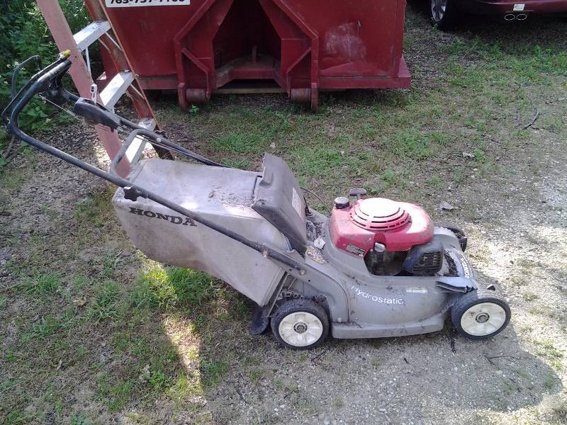 lot 124 image: Honda Harmony Hydrostatic HRB215 Lawnmower