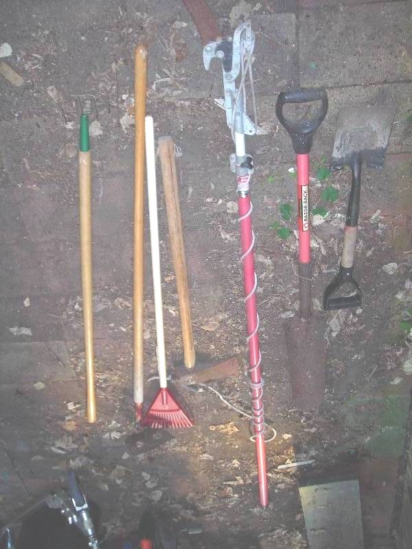 lot 127 image: Lot Of Garden Tools