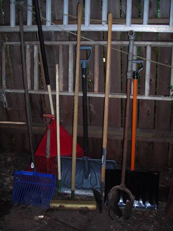 lot 131 image: Post Hole Digger, Rakes, Shovels