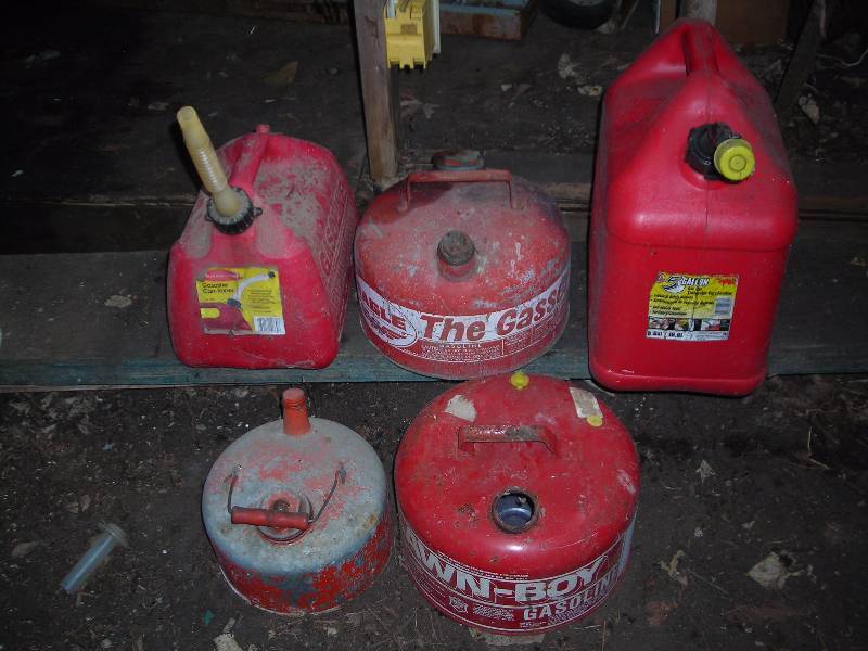lot 136 image: Lot Of Gas Cans