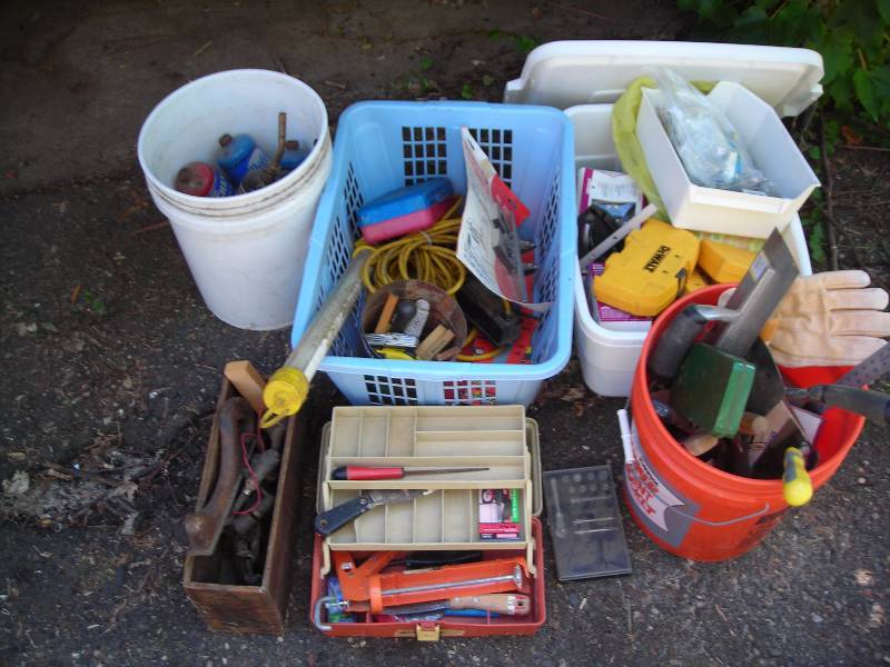 lot 171 image: 2-Tubs, 2-Pails, Wood Box (All With ContentsTools & Hardware)