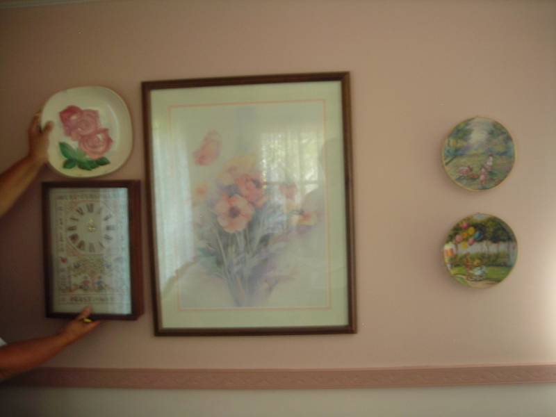 lot 187 image: Lot Of Wall Decor