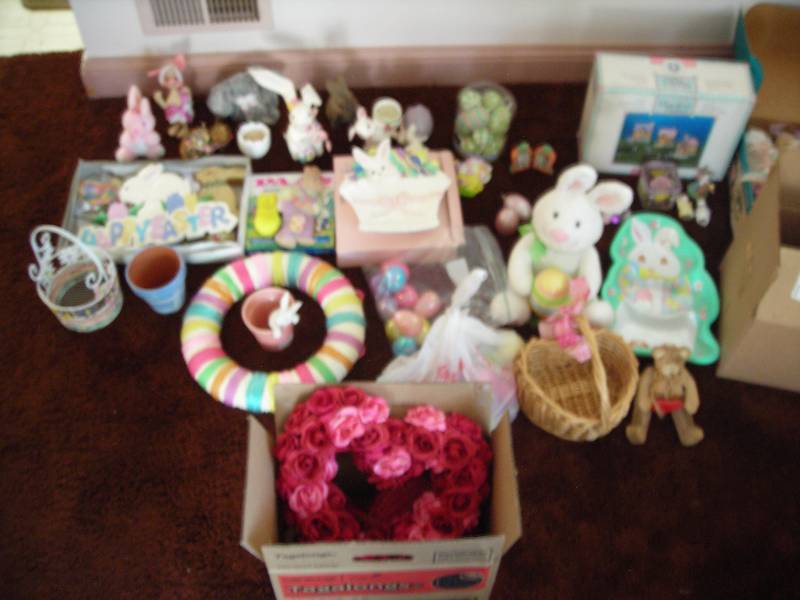 lot 190 image: Large Lot Of EasterSpring Seasonal Decor
