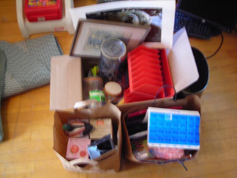 lot 205 image: Organizers, Gift Bags, Pictures, Misc