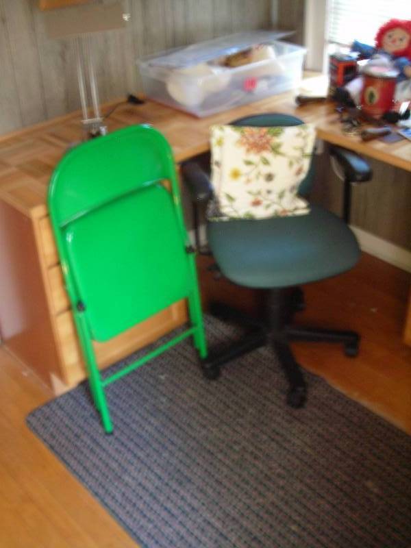 lot 208 image: Rolling Office Chair, Folding Chair, Desk Lamp, Rug
