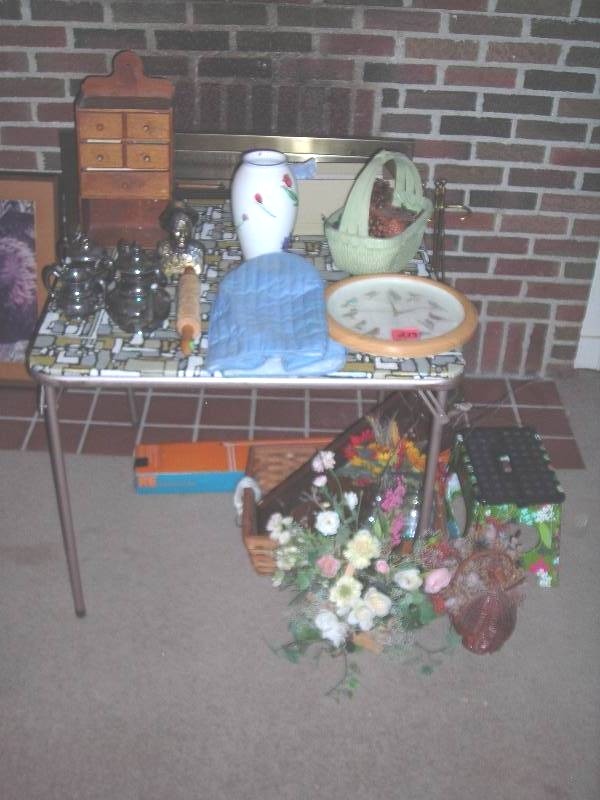 lot 219 image: Card Table - All Under & On It - Floral Decor, Misc