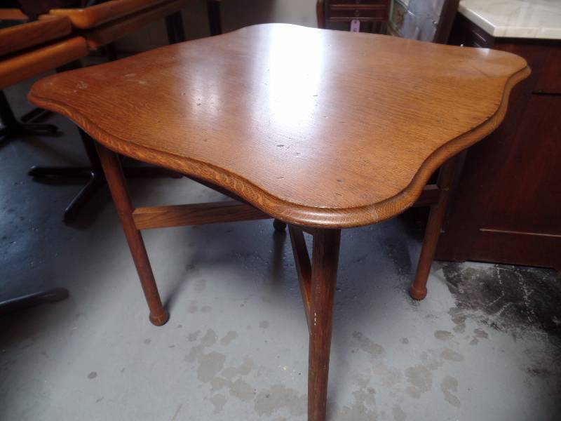 lot 13 image: Table