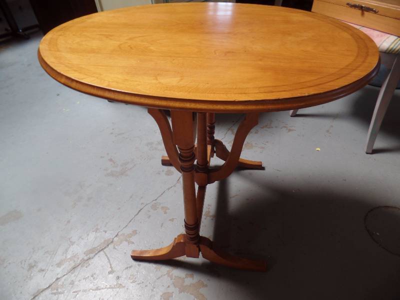 lot 16 image: Vintage Flip Table