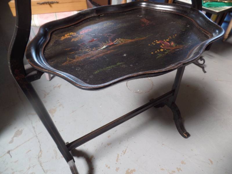 lot 17 image: Vintage Flip Table