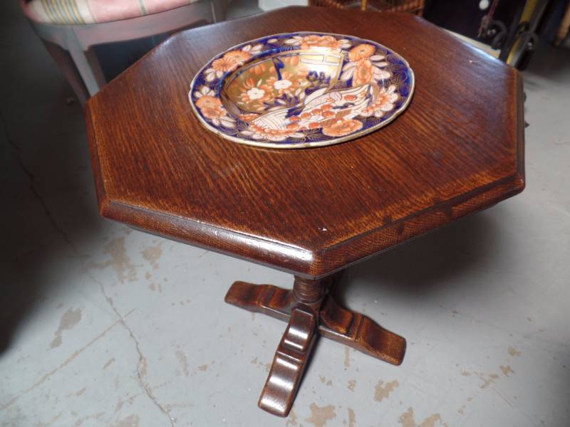 lot 18 image: Vintage Smoking Stand