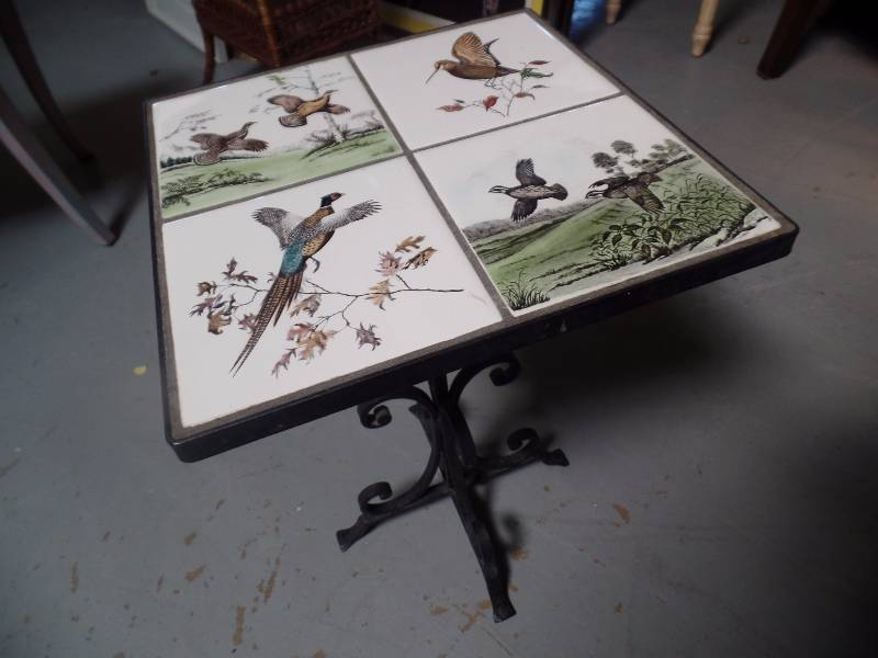 lot 19 image: Tiled Table