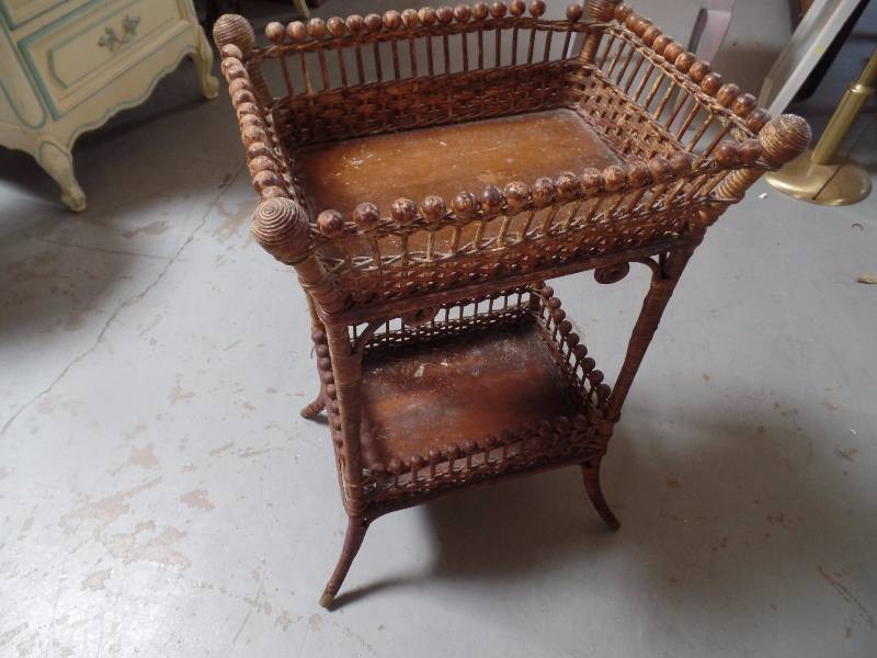 lot 21 image: Plant StandAccent Table