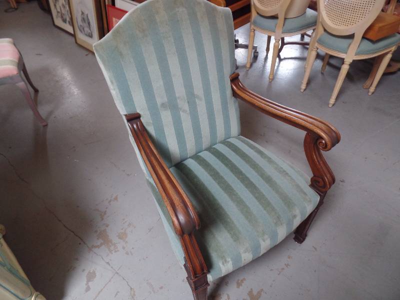 lot 22 image: Chairs