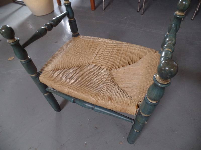 lot 28 image: Vintage Stool and Luggage Stand