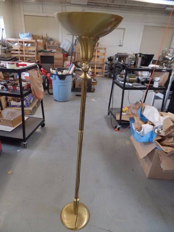 lot 31 image: Floor Lamp