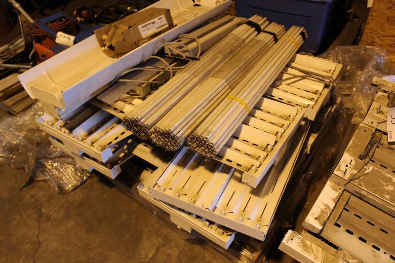 Lot of (6) Fluorescent Light Fixtures w.75 Lamp Ballast 18 x 48.