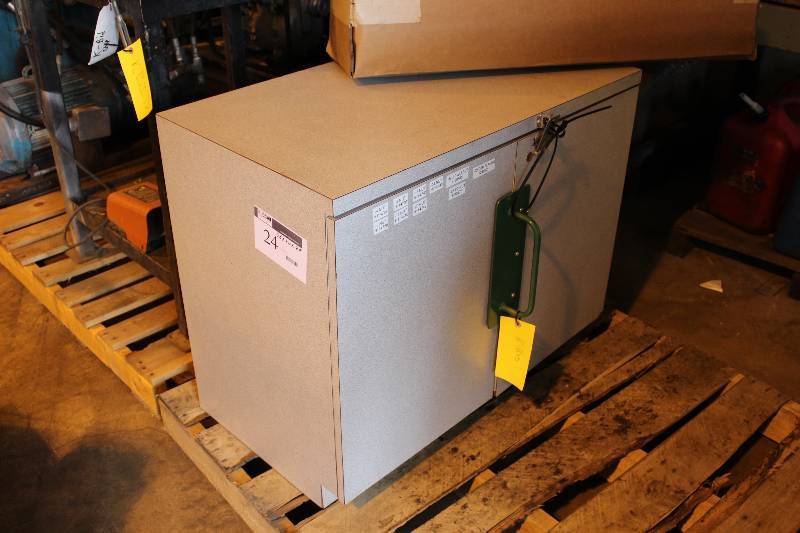 Metal Cabinet wHandle 36 x 20 x 29.