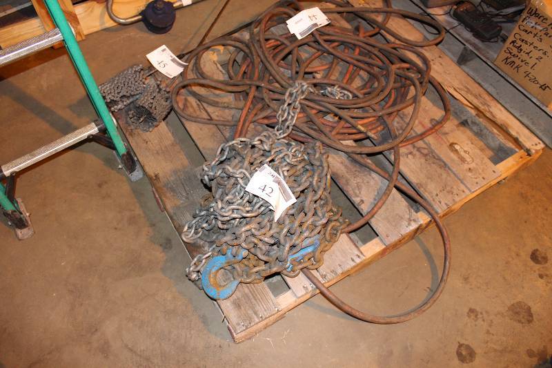 Metal Chain wHook End Does Not Include Rest Of Pallet.