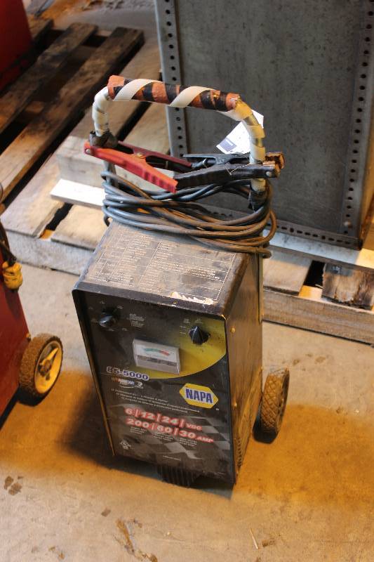 Napa Professional Battery Charger & Starter 61224VDC 2006030Amp.