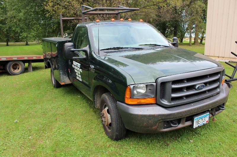 lot 4 image: 2000 Ford F-350 Super Duty Truck