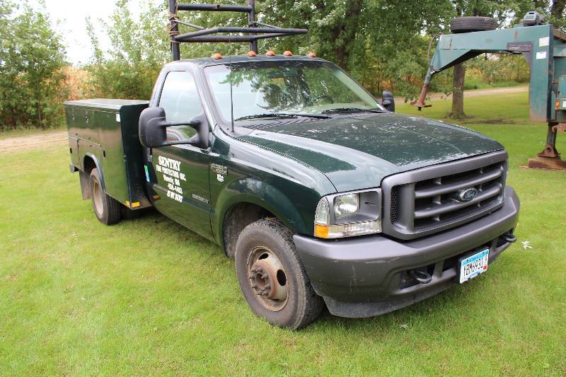 lot 8 image: 2002 Ford F-350 Super Duty Truck