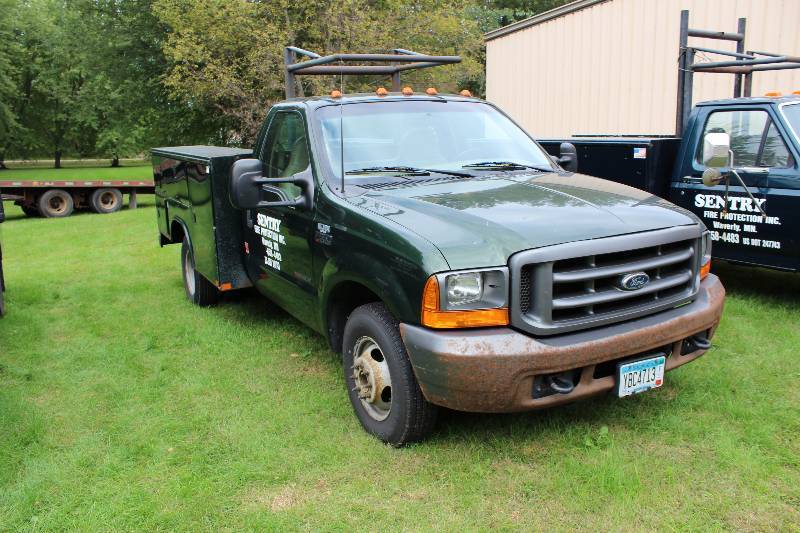 lot 5 image: 2000 Ford F-350 Super Duty Truck