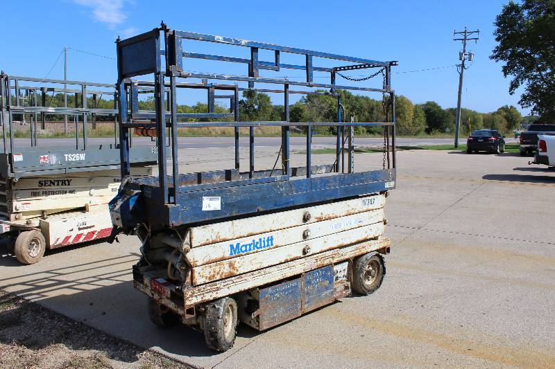 lot 18 image: Mark Lift Scissors Lift 80 Hours Indicated Model MX20 SN 29019975.