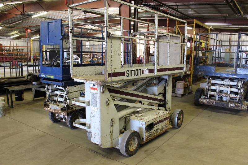lot 19 image: Simon Scissors Lift wGated Platform Model L2034E Serial L409Needs Battery Tested & Operational.