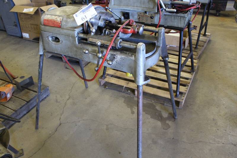 lot 61 image: Ridgid 93287 Model 535 Threading Machine wStand 40 x 30 x 55.