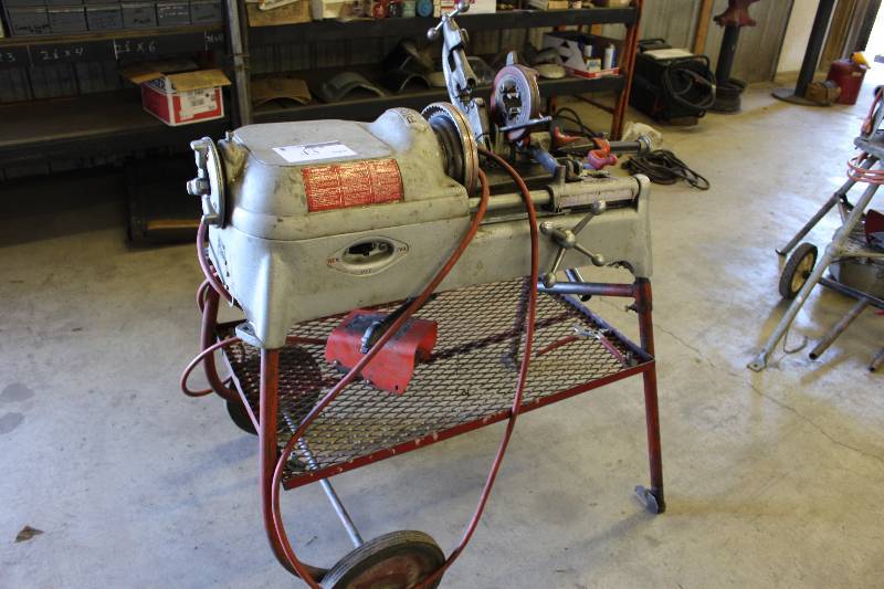 lot 43 image: Ridgid 93287 Model 535 Threading Machine wStand 48 x 33 x 50.
