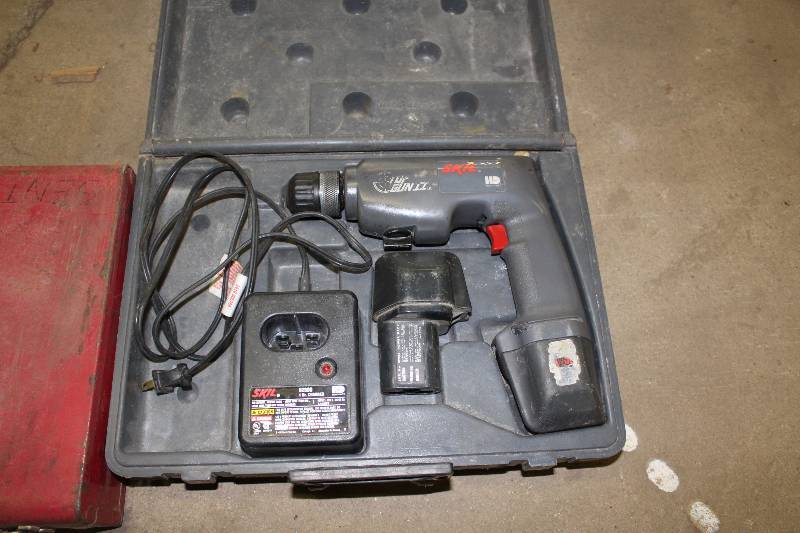 lot 87 image: Skil Power Drill wHard Case, Battery & Charger.