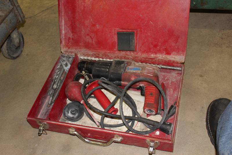 lot 88 image: Milwaukee Heavy Duty Falcon Rotary Hammer wHard Case & Accessories Doesnt Work.