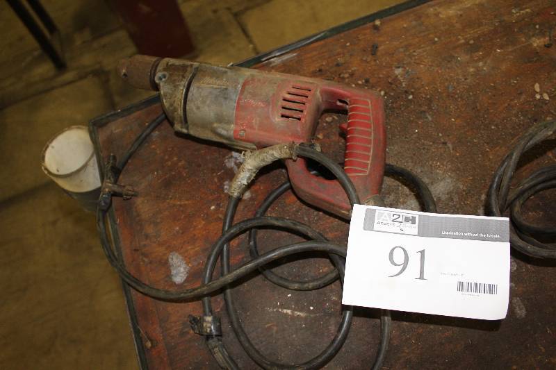 lot 91 image: Milwaukee Heavy Duty 12 Drill Does Not Have Cord.