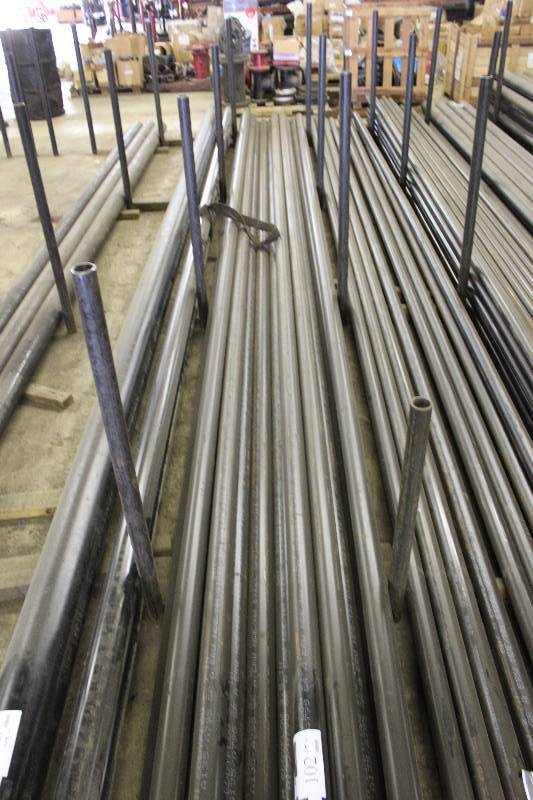 lot 102 image: Lot of (13) 2.5 x 21 SCH #7 Metal Pipe New.