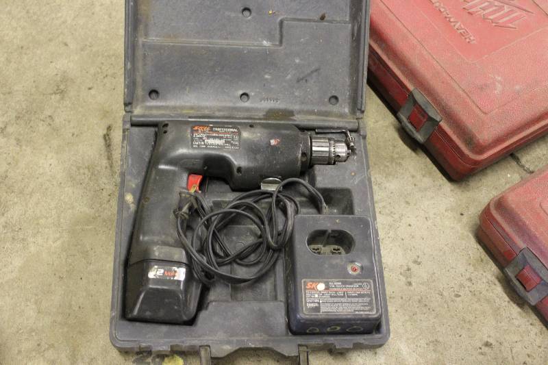 lot 75 image: Skil Power Drill wHard Case, Battery & Charger.