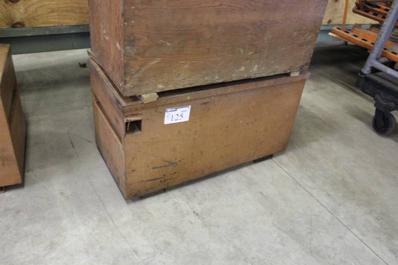 lot 125 image: Tool Box wLid 24.5 x 49 x 26.