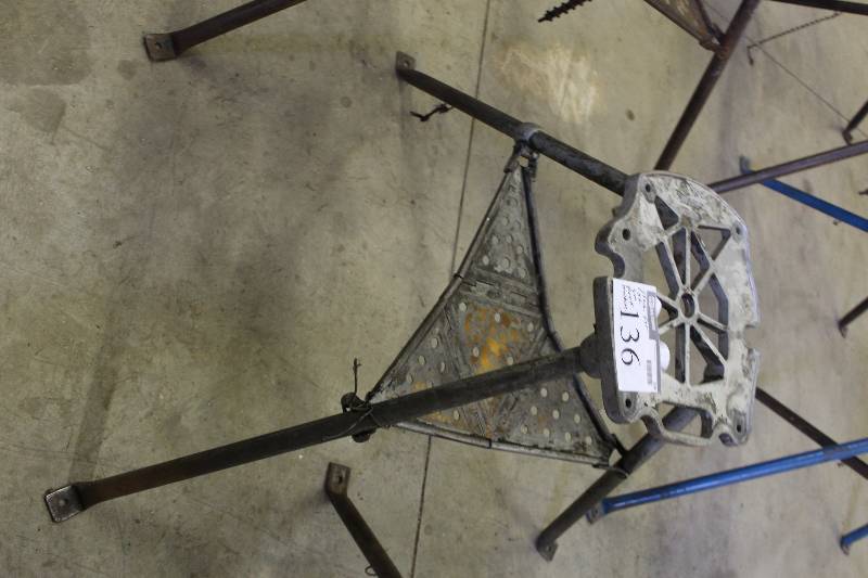 lot 136 image: Stand For Rigid 300 Pipe Threader.