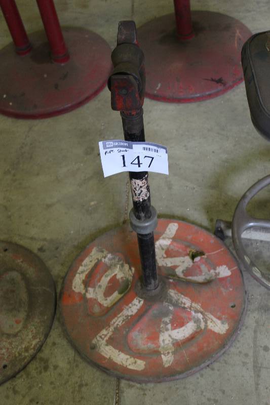 lot 147 image: Pipe Stand wBase.