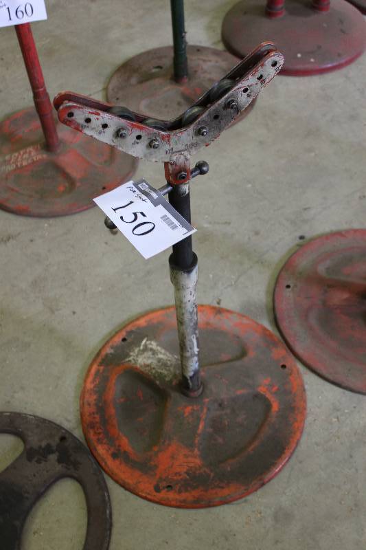 lot 150 image: Pipe Stand wBase.