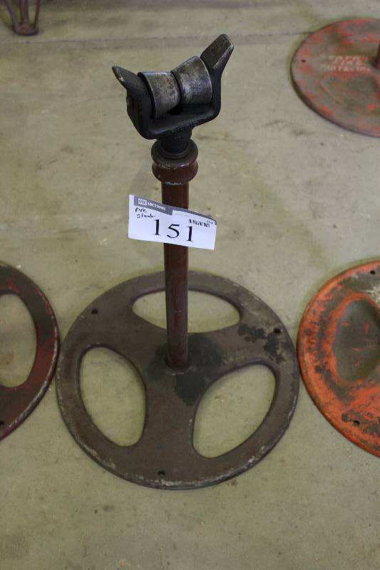 lot 151 image: Pipe Stand wBase.