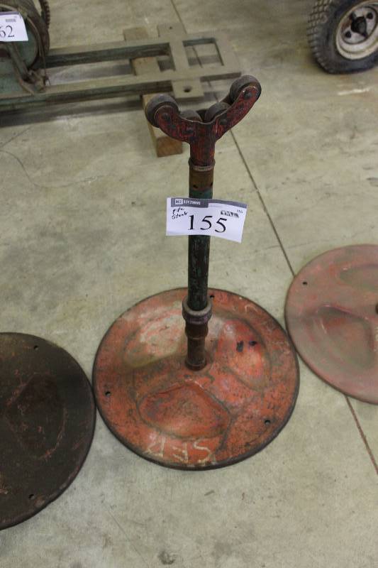 lot 155 image: Pipe Stand wBase.