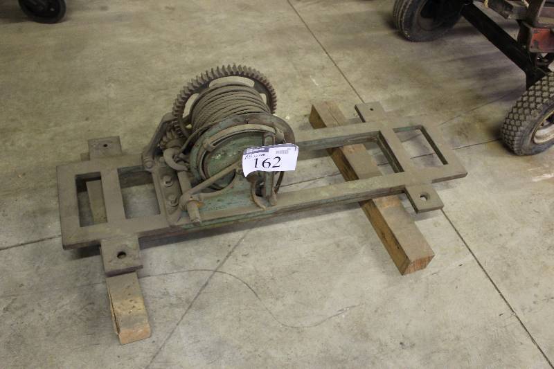 lot 162 image: BB Winch wReel, Cable & Base.