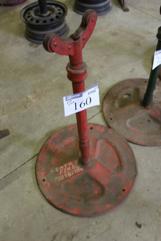 lot 160 image: Pipe Stand wBase.