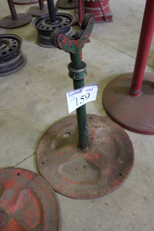 lot 159 image: Pipe Stand wBase.