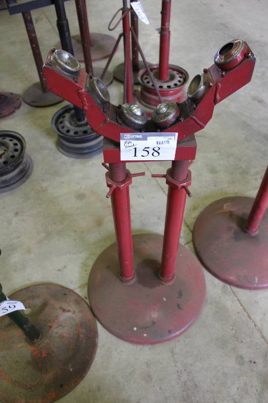 lot 158 image: Pipe Stand wBase.