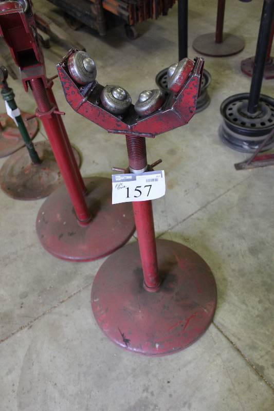 lot 157 image: Pipe Stand wBase.