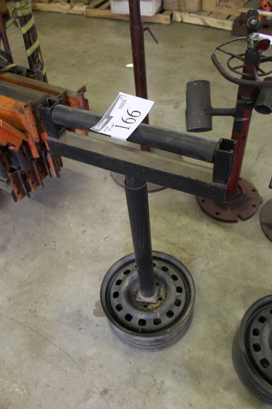 lot 166 image: Pipe Stand wBase.