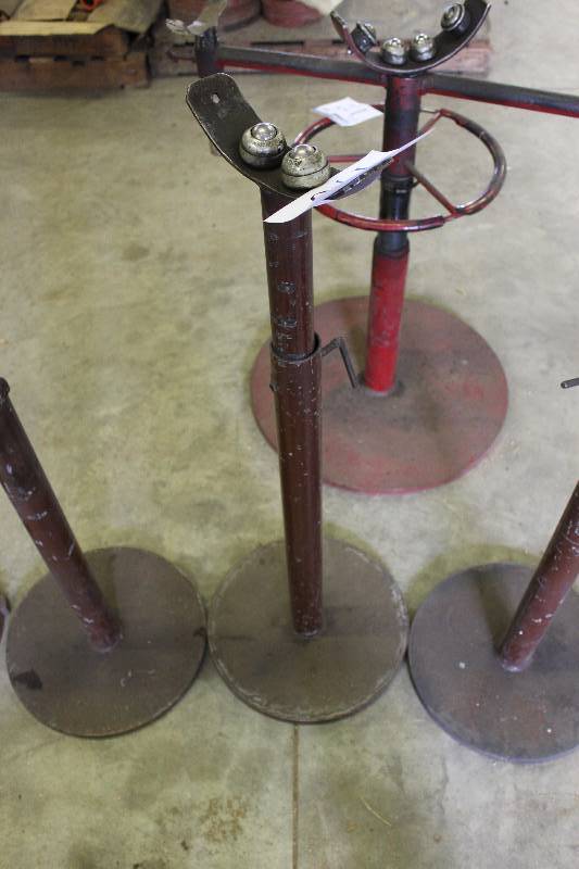 lot 170 image: Pipe Stand wBase.